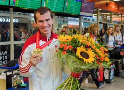 Mistrz świata Tomasz Bartnik i jego złoty medal w kdw 3x40 już Polsce!