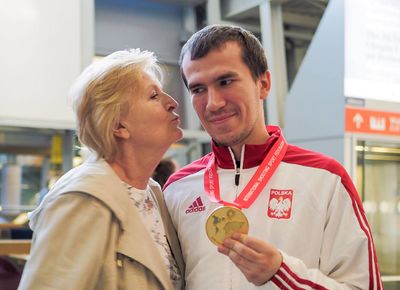 Mistrz świata Tomasz Bartnik i jego złoty medal w kdw 3x40 już Polsce!